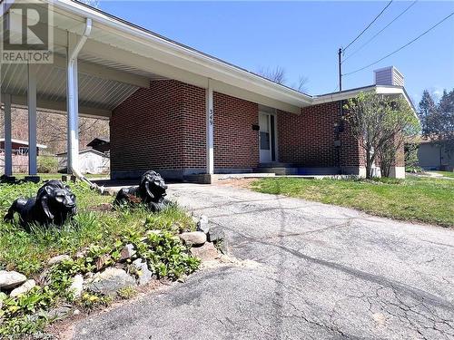 carport and parking for 5 vehicles - 349 Justin Street, North Bay, ON - Outdoor