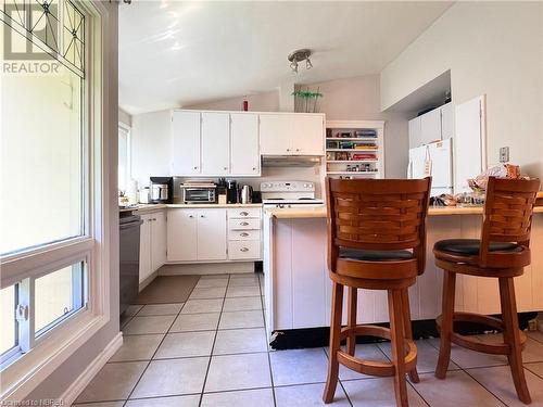 Bright kitchen with island - 349 Justin Street, North Bay, ON - Indoor Photo Showing Kitchen