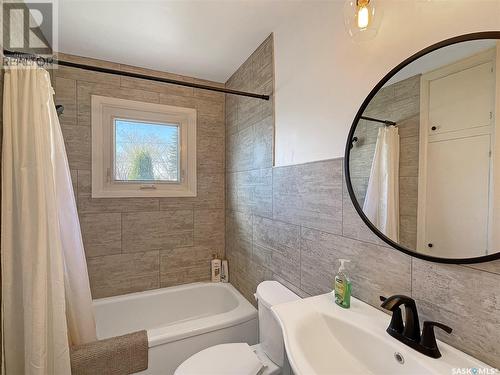 1711 97Th Street, North Battleford, SK - Indoor Photo Showing Bathroom