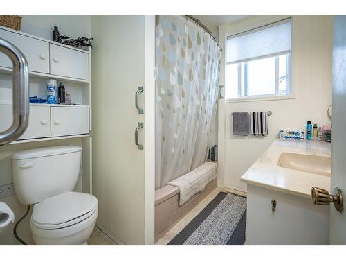 424 A Avenue, Kaslo, BC - Indoor Photo Showing Bathroom