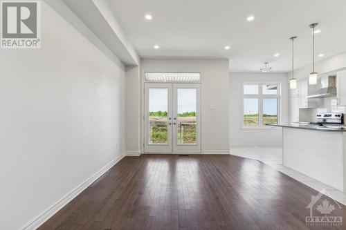 46 Verglas Lane, Ottawa, ON - Indoor Photo Showing Kitchen With Upgraded Kitchen