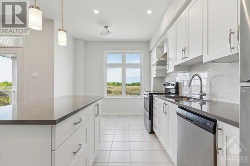46 Verglas Lane, Ottawa, ON - Indoor Photo Showing Kitchen With Upgraded Kitchen