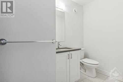 46 Verglas Lane, Ottawa, ON - Indoor Photo Showing Bathroom