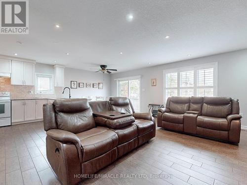 208 Wellington Street N, Hamilton, ON - Indoor Photo Showing Living Room