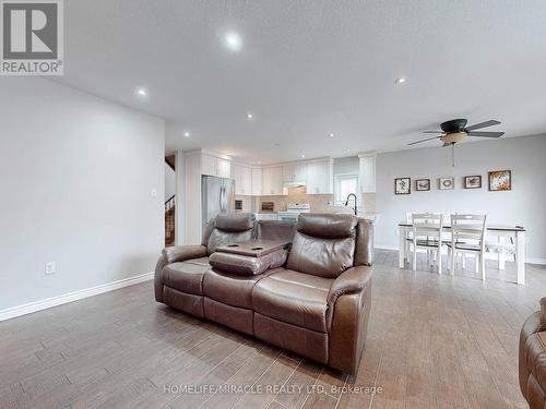 208 Wellington Street N, Hamilton, ON - Indoor Photo Showing Living Room