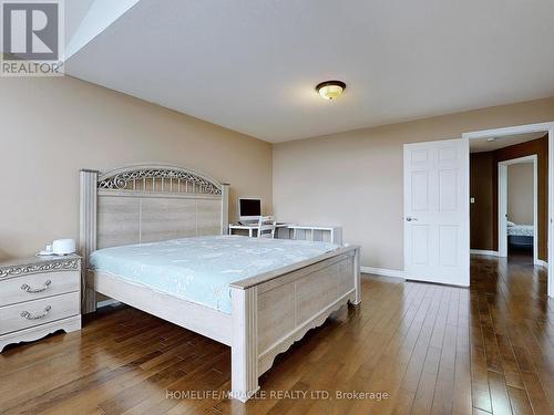 208 Wellington Street N, Hamilton, ON - Indoor Photo Showing Bedroom