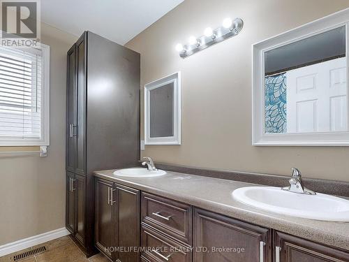 208 Wellington Street N, Hamilton, ON - Indoor Photo Showing Bathroom