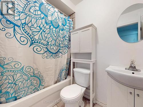 208 Wellington Street N, Hamilton, ON - Indoor Photo Showing Bathroom