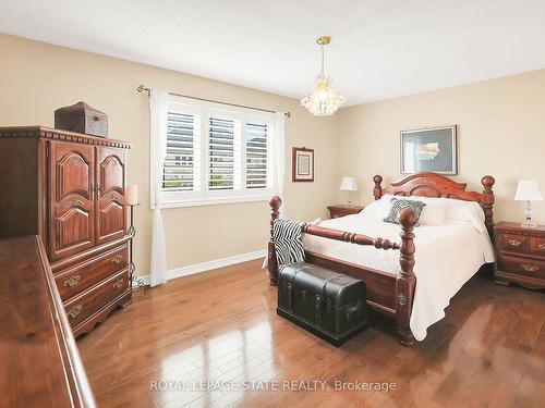 16 Riesling St, Grimsby, ON - Indoor Photo Showing Bedroom