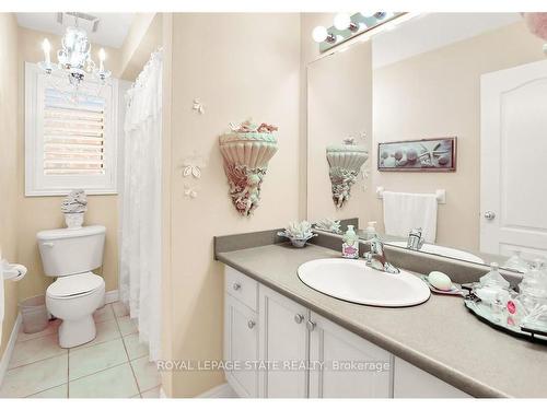 16 Riesling St, Grimsby, ON - Indoor Photo Showing Bathroom