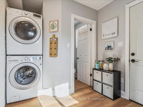 25 York St, Welland, ON - Indoor Photo Showing Laundry Room