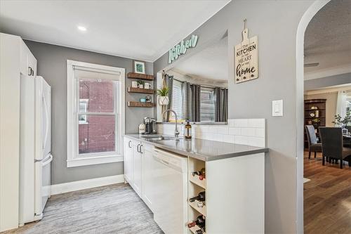 25 York Street, Welland, ON - Indoor Photo Showing Kitchen