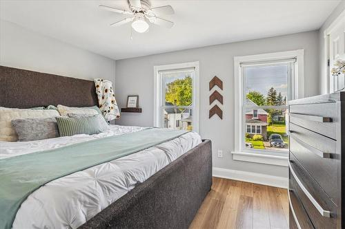 25 York Street, Welland, ON - Indoor Photo Showing Bedroom