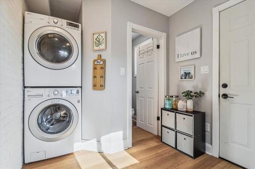 25 York Street, Welland, ON - Indoor Photo Showing Laundry Room