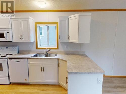 38-6263 Lund Street, Powell River, BC - Indoor Photo Showing Kitchen With Double Sink