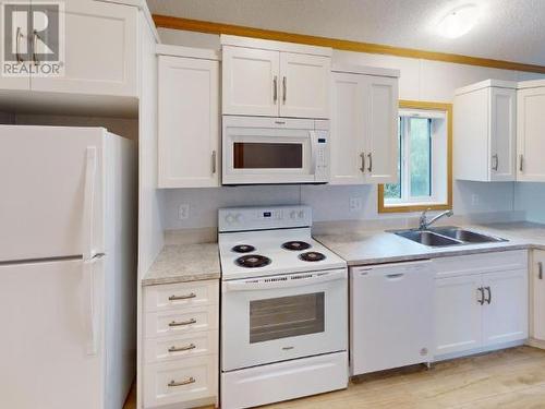 38-6263 Lund Street, Powell River, BC - Indoor Photo Showing Kitchen With Double Sink