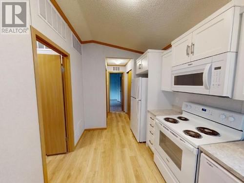 38-6263 Lund Street, Powell River, BC - Indoor Photo Showing Kitchen