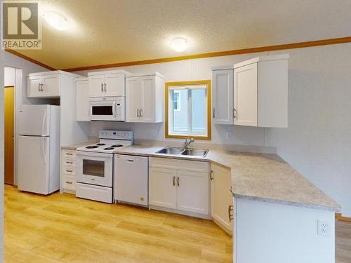 38-6263 Lund Street, Powell River, BC - Indoor Photo Showing Kitchen With Double Sink