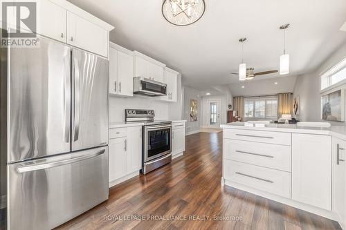 21 Butternut Court, Belleville, ON - Indoor Photo Showing Kitchen With Upgraded Kitchen