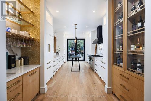 274 Carlton Street, Toronto, ON - Indoor Photo Showing Kitchen With Upgraded Kitchen