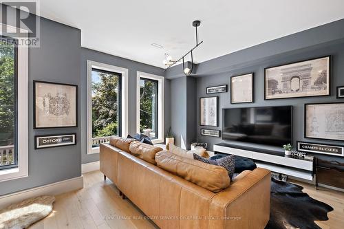 274 Carlton Street, Toronto, ON - Indoor Photo Showing Living Room
