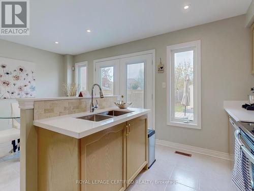 10 Ironhorse Crescent, Caledon, ON - Indoor Photo Showing Kitchen With Double Sink