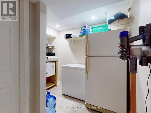 10 Ironhorse Crescent, Caledon, ON - Indoor Photo Showing Laundry Room