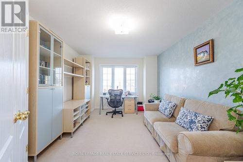1393 Treeland Street, Burlington, ON - Indoor Photo Showing Living Room