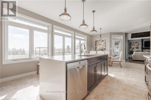 5084 Talbot Trail, Chatham-Kent, ON - Indoor Photo Showing Kitchen With Upgraded Kitchen