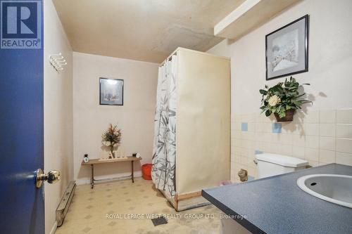 4 Cora Street E, Huntsville, ON - Indoor Photo Showing Bathroom