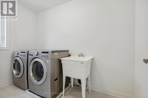 24 Holder Drive, Brantford, ON - Indoor Photo Showing Laundry Room