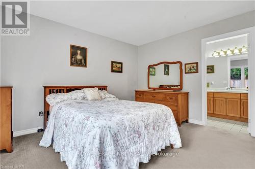 9 - 556 King Street, Niagara-On-The-Lake, ON - Indoor Photo Showing Bedroom