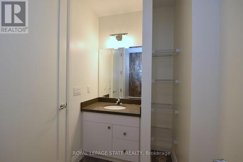 515 - 118 King Street E, Hamilton, ON - Indoor Photo Showing Bathroom