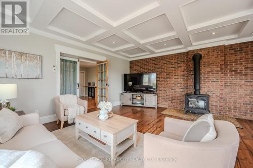 7750 Eastview Road, Guelph/Eramosa, ON - Indoor Photo Showing Living Room With Fireplace