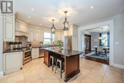 7750 Eastview Road, Guelph/Eramosa, ON - Indoor Photo Showing Kitchen With Upgraded Kitchen