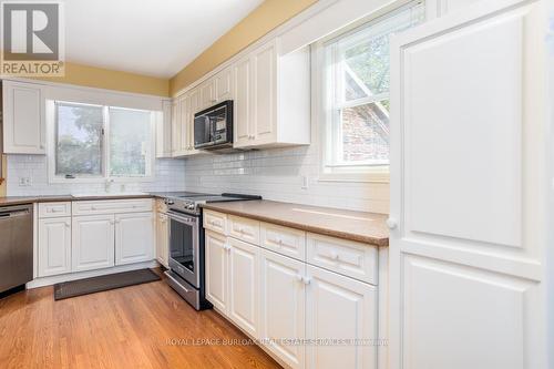 615 Hurd Avenue, Burlington, ON - Indoor Photo Showing Kitchen