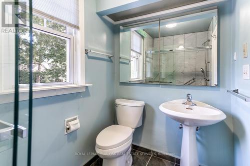 615 Hurd Avenue, Burlington, ON - Indoor Photo Showing Bathroom
