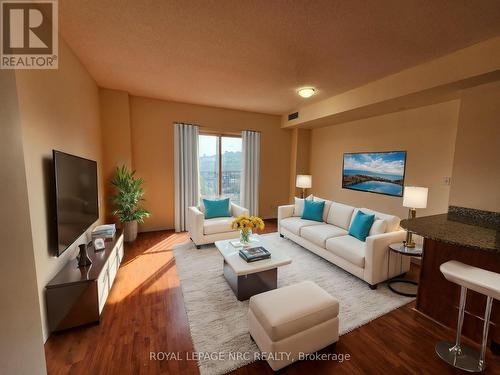 12 - 135 James Street S, Hamilton, ON - Indoor Photo Showing Living Room