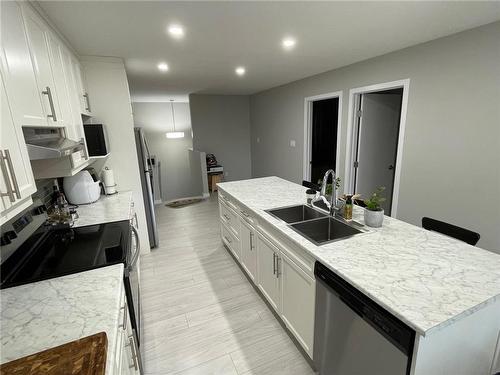 61 Boschman Bay, Brandon, MB - Indoor Photo Showing Kitchen With Double Sink