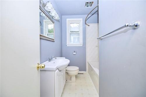 31 Marion Place, Stoney Creek, ON - Indoor Photo Showing Bathroom