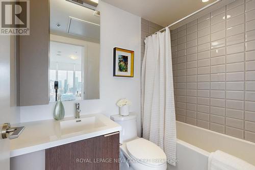 2609 - 203 College Street S, Toronto, ON - Indoor Photo Showing Bathroom