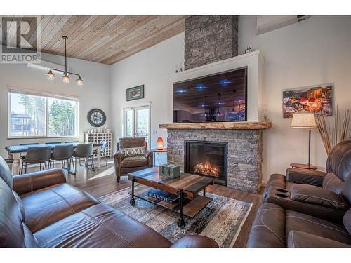 7145 Dunwaters Road, Kelowna, BC - Indoor Photo Showing Living Room With Fireplace
