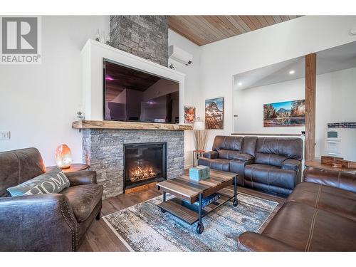 7145 Dunwaters Road, Kelowna, BC - Indoor Photo Showing Living Room With Fireplace