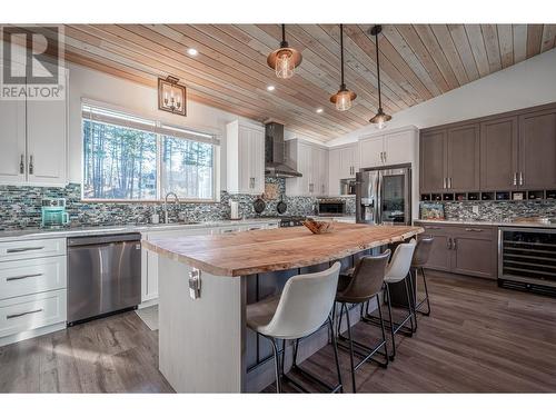 7145 Dunwaters Road, Kelowna, BC - Indoor Photo Showing Kitchen With Upgraded Kitchen
