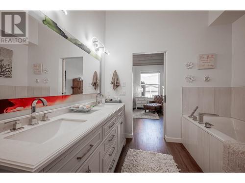 7145 Dunwaters Road, Kelowna, BC - Indoor Photo Showing Bathroom