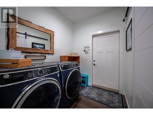 7145 Dunwaters Road, Kelowna, BC - Indoor Photo Showing Laundry Room