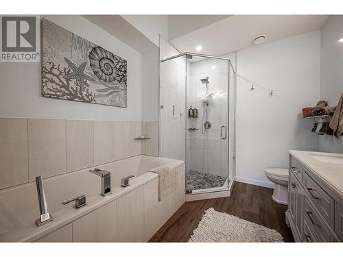 7145 Dunwaters Road, Kelowna, BC - Indoor Photo Showing Bathroom