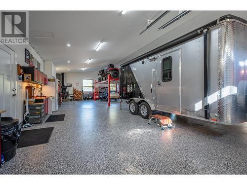 7145 Dunwaters Road, Kelowna, BC - Indoor Photo Showing Garage