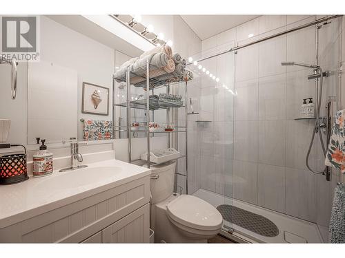 7145 Dunwaters Road, Kelowna, BC - Indoor Photo Showing Bathroom