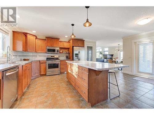 291 Sandpiper Court, Kelowna, BC - Indoor Photo Showing Kitchen With Stainless Steel Kitchen